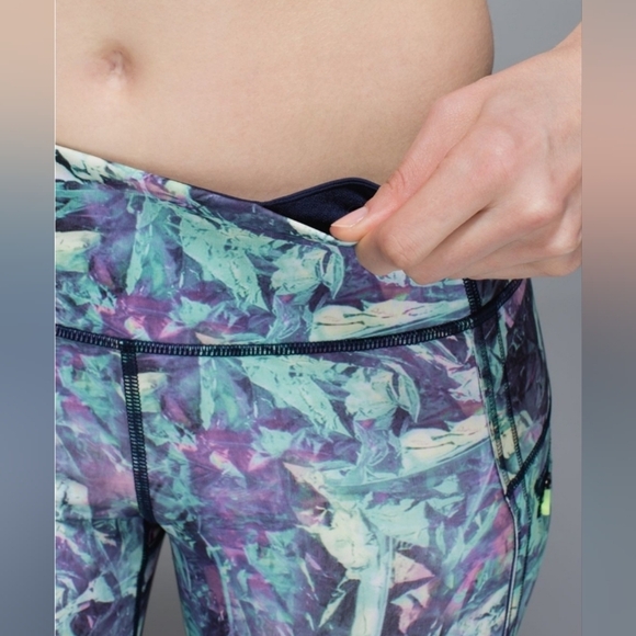 Lululemon Run: Top Speed CropIridescent Multi Size 6 - Picture 3 of 16